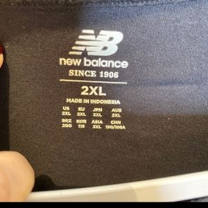 New Balance Black grey red graphic T-shirt 2XL